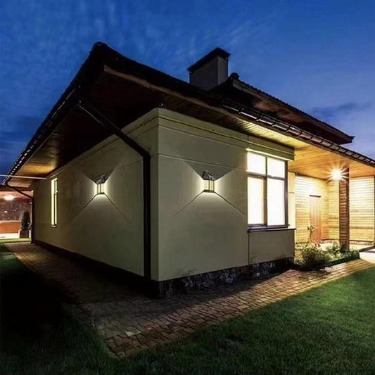 Solaris™ Solar Light Outdoor Wall Light